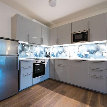 Bein Apartment With Parking Бърно Екстериор снимка