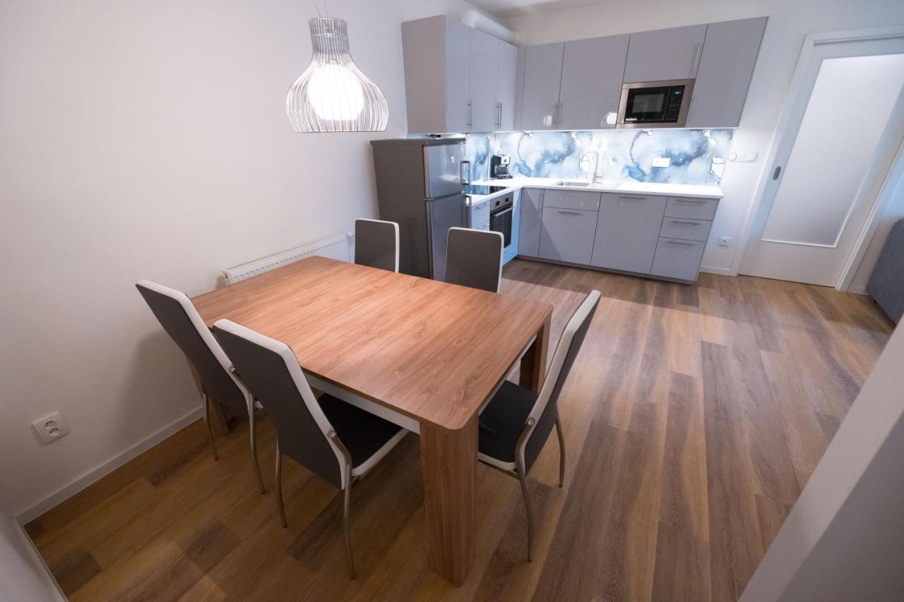 Bein Apartment With Parking Бърно Екстериор снимка