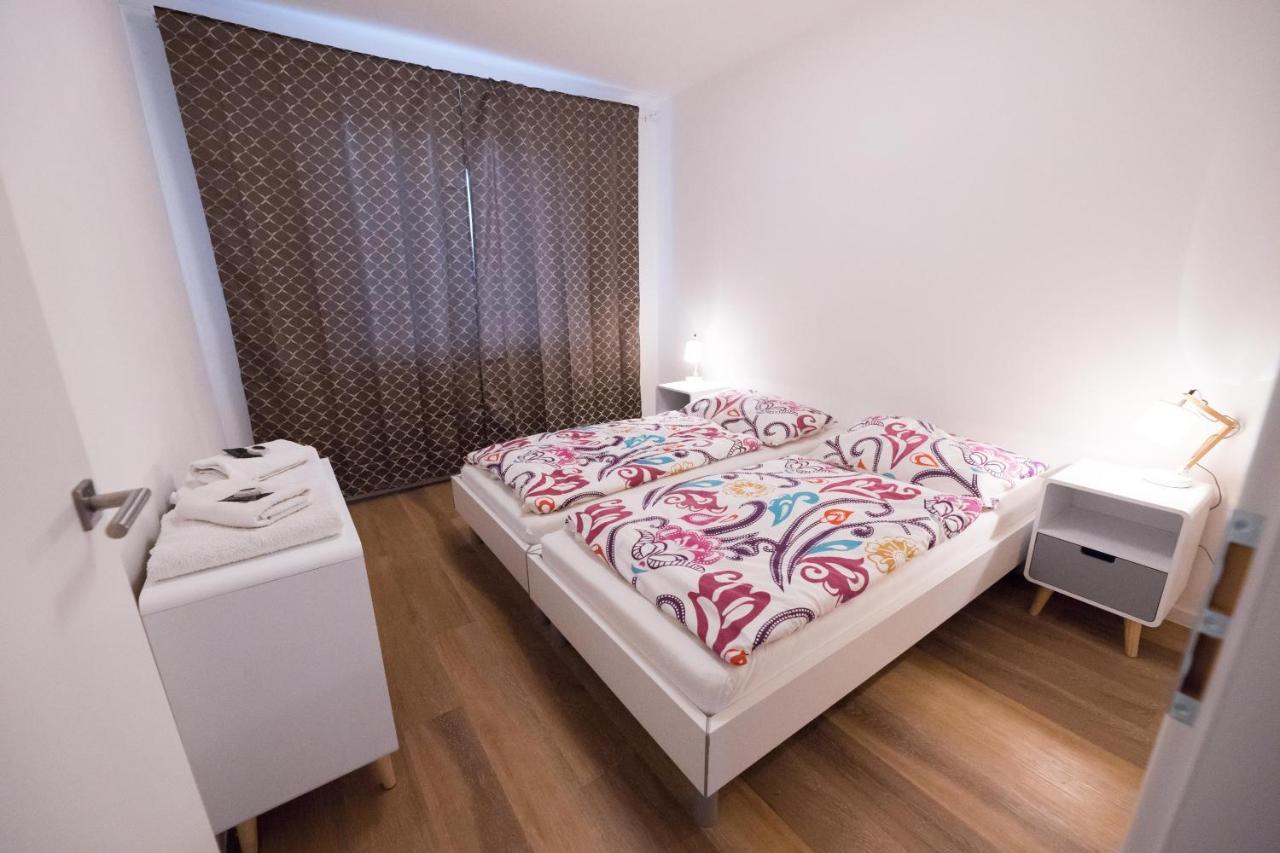 Bein Apartment With Parking Бърно Екстериор снимка