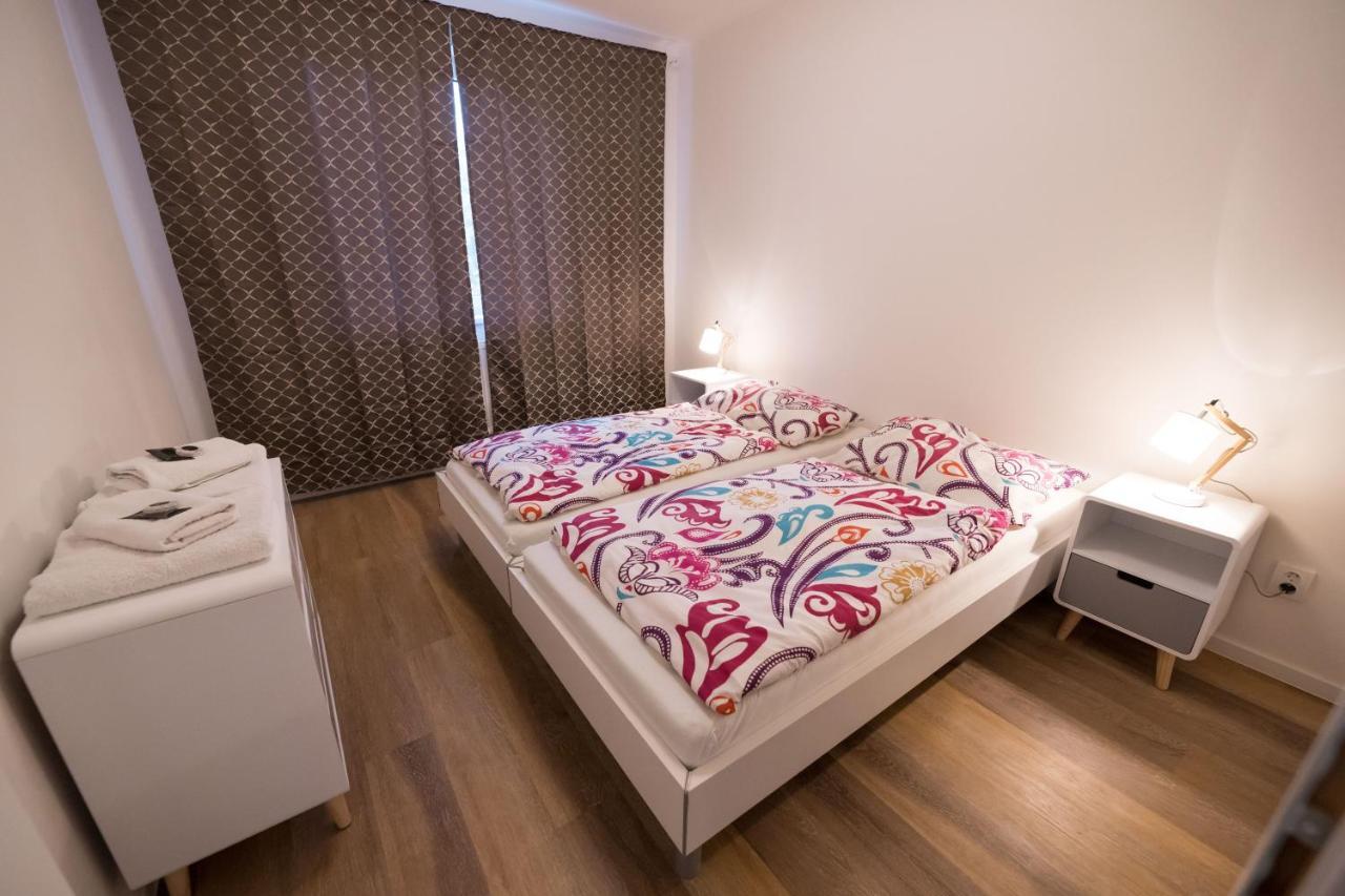 Bein Apartment With Parking Бърно Екстериор снимка