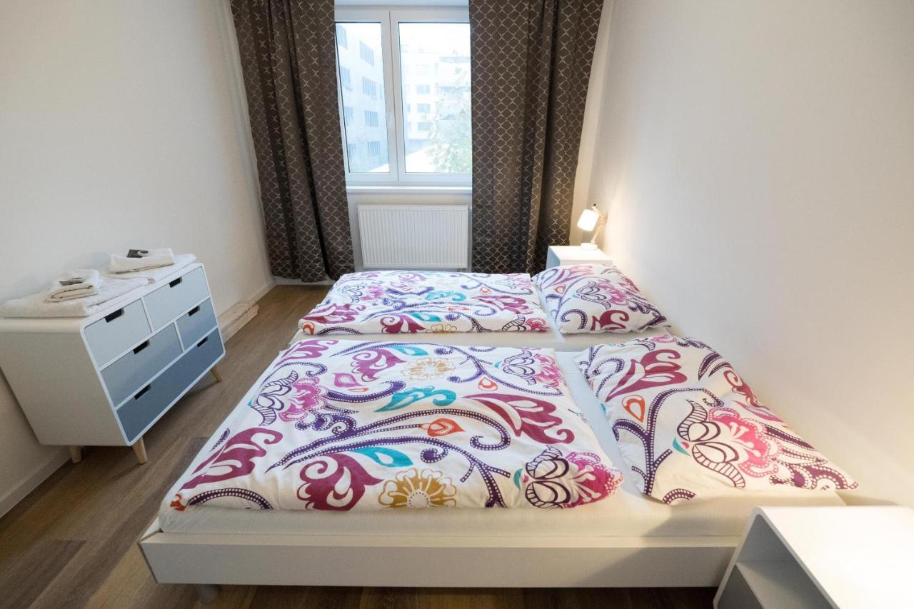 Bein Apartment With Parking Бърно Екстериор снимка